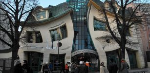 Crooked House Poland