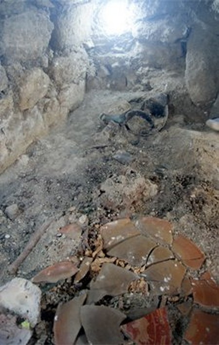snake tomb