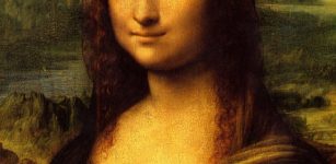 Mona Lisa famous portrait