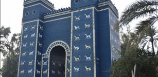 A replica of the Ishtar Gate in the ancient city of Babylon. (The original portal is currently in the Pergamonmuseum, Germany.)