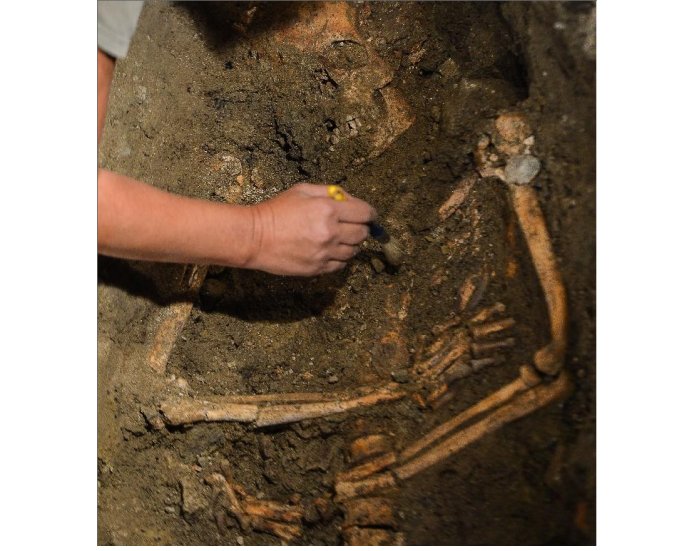 An archaeologist works inside the medieval Convent of Saint Ursula in Florence on July 17, 2012, during research focusing on the burial site of Lisa Gherardini, who inspired Leonardo da Vinci's "Mona Lisa" (AFP Photo/Andreas Solaro)
