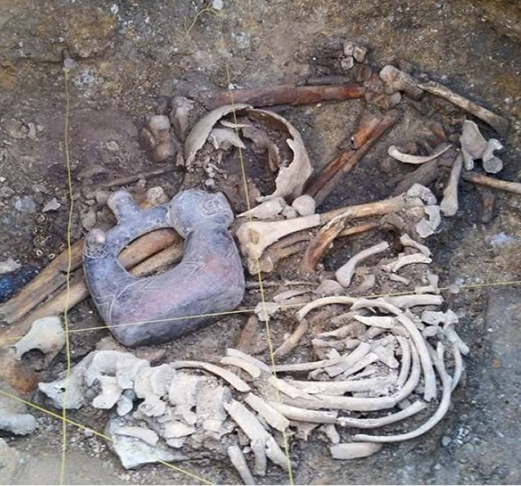 Serpent Jaugar Priests tomb Peru
