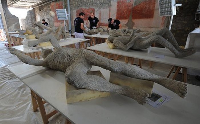Pompeii victims
