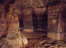 The stone statues of the Tierradentro region are of great importance. They are carved from stone of volcanic origin and represent standing human figures, with their upper limbs placed on their chests.