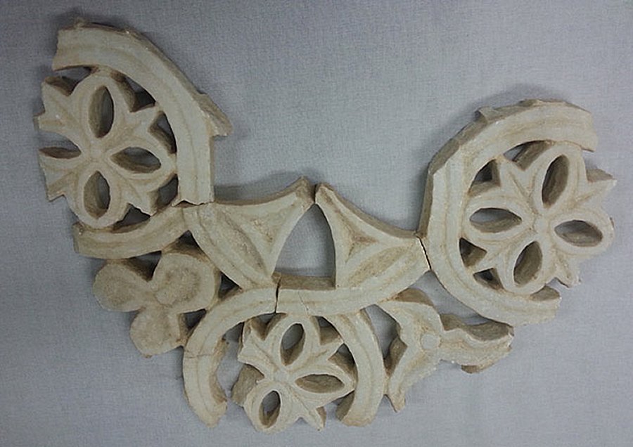 Fragments of marble latticework in the form of a cross and flowers indicate the existence of a public building. Copyright: Assaf Peretz, courtesy Israel Antiquities Authority