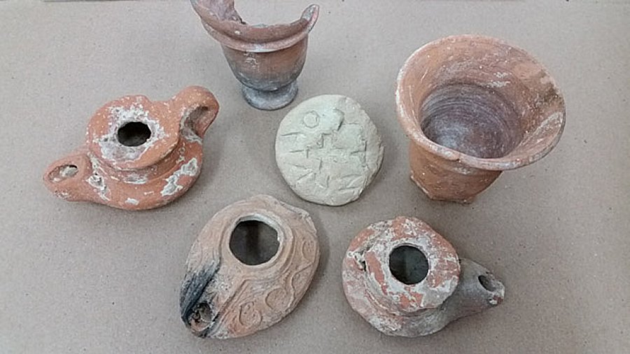 Other findings include tools used in daily life, such as clay cups, oil candles and seals. Copyright: Anat Rasiuk, courtesy Israel Antiquities Authority