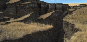 Huge crack near Yellowstone