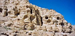 Piyang caves Tibet