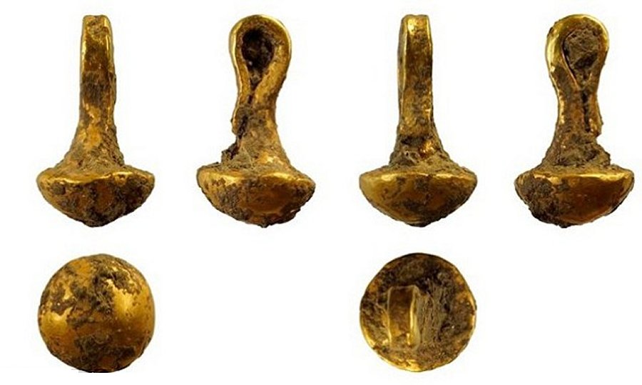 The sophisticated gold jewel weighs about 2 grams, and appears to be made of 23-24 carat gold, and it was discovered not inside one of the graves but between them, which might testify to some kind of a more special ritual, according to Nikolov. Credits: Bulgarian Academy of Sciences