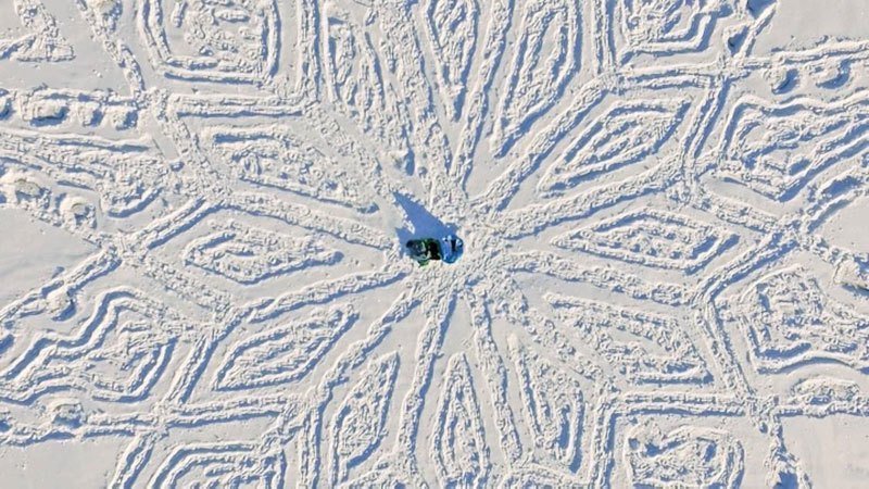Snow art by Simon Beck