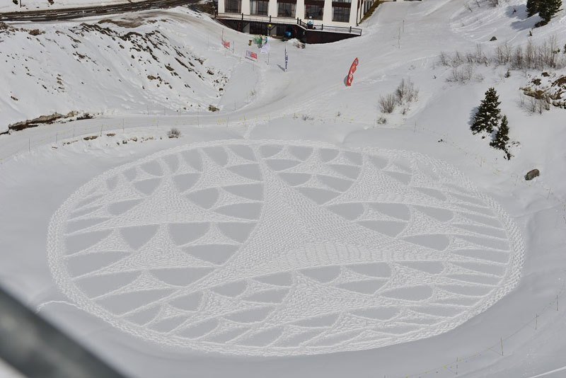 Snow art by Simon Beck