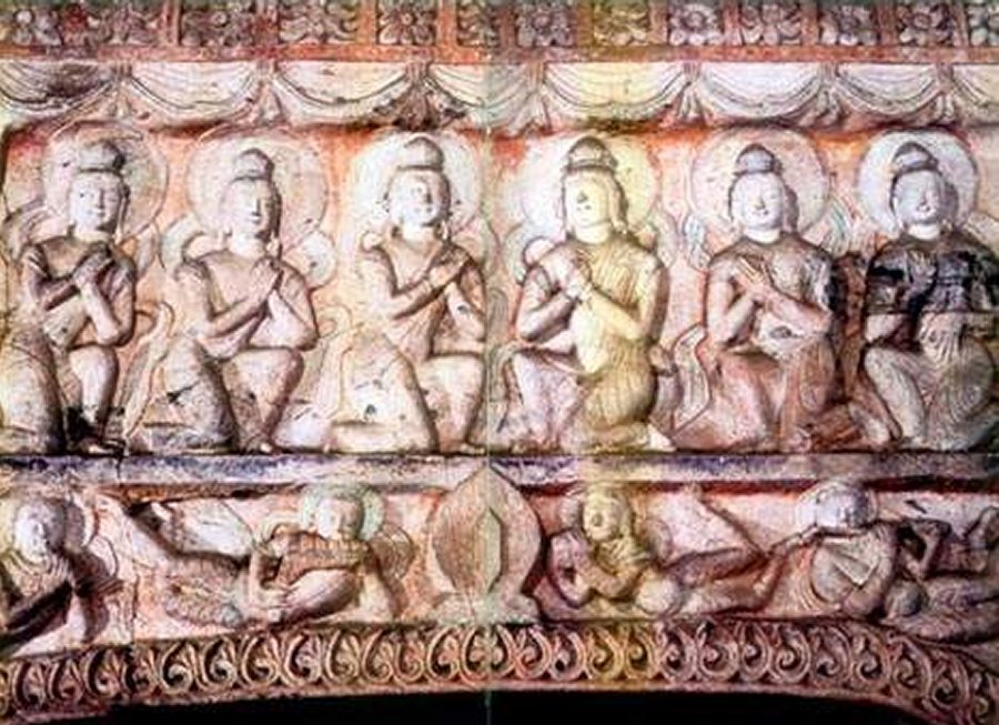 The arrangement and decoration of the grottoes predominantly demonstrates the style of Chinese buildings. In addition, the dance with accompaniment, Baixi (recreational activities of the masses) and acrobatics carvings left in the grottoes all reflect the characters of the ideas of Buddhism in different dynasties and the social life in these times.
