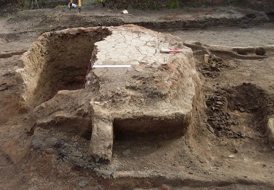 A kiln discovered in the Slatina Neolithic Settlement. Photo: Trud daily
