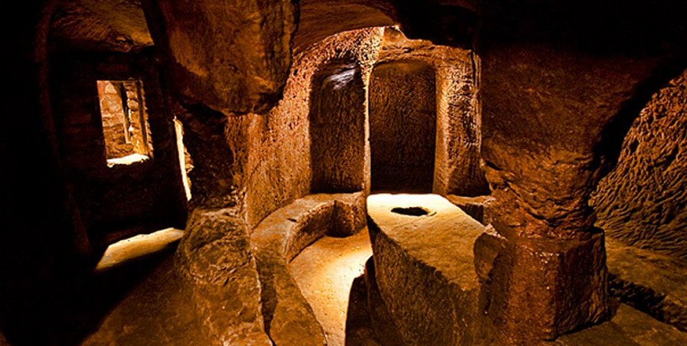 Gilmerton Cove. Photo: http://www.gilmertoncove.org.uk/