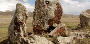 Karahunge stones