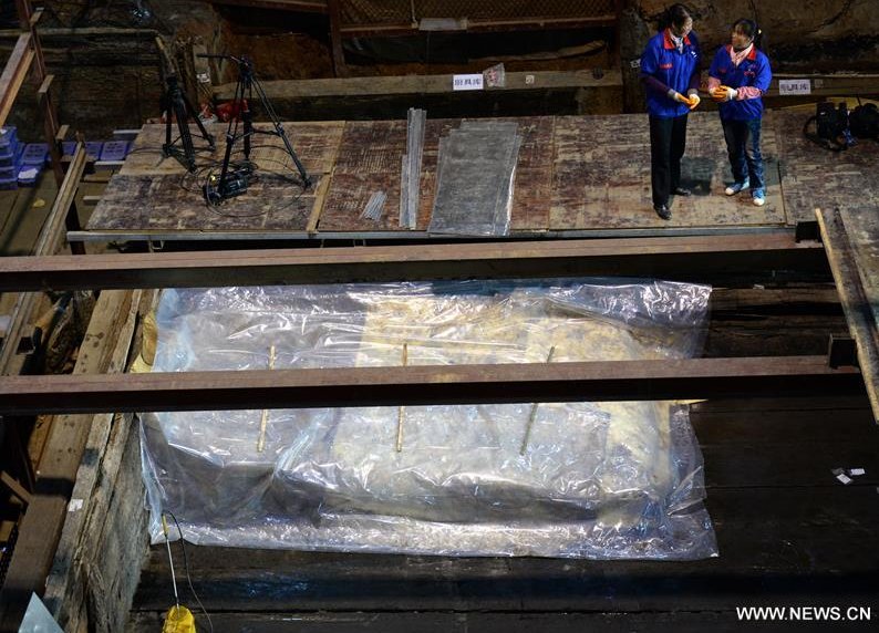 Photo taken on Dec. 15, 2015 shows the excavation site of main chamber of the tomb in the Haihunhou (Marquis of Haihun) cemetery, east China's Jiangxi Province. Haihunhou cemetery near Nanchang City, capital of east China's Jiangxi Province, is the most complete known Western Han Dynasty (206 BC - 24 AD) cemetery. (Xinhua/Wan Xiang)