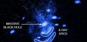 X-ray close-up. X-ray: NASA/CXC/Univ of Texas/E.Schlegel et al; Optical: NASA/STScI