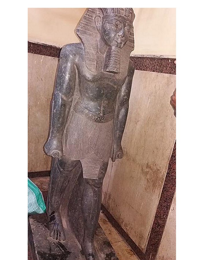 granite statue disc Amenhotep