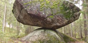 kummakivi balancing rock