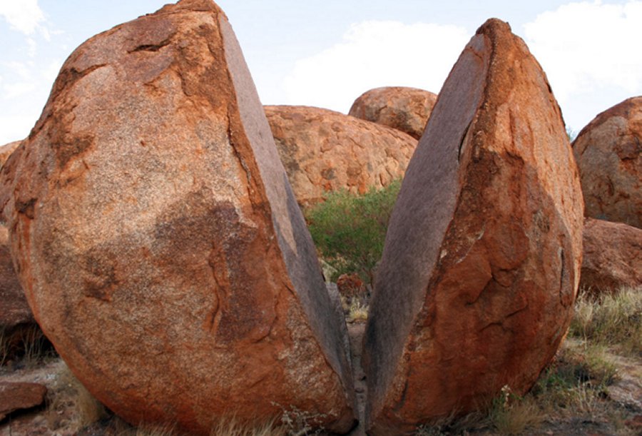 Geological data indicates that they started out at least 1700 million years ago, and during this very long time, Mother Nature had shaped their look, giving them most unbelievable colors, forms and sizes. Photo: Australian NAtional University