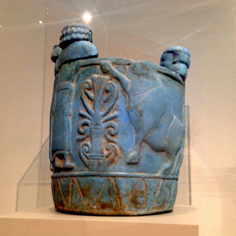 Pyxis made out of "Egyptian blue".