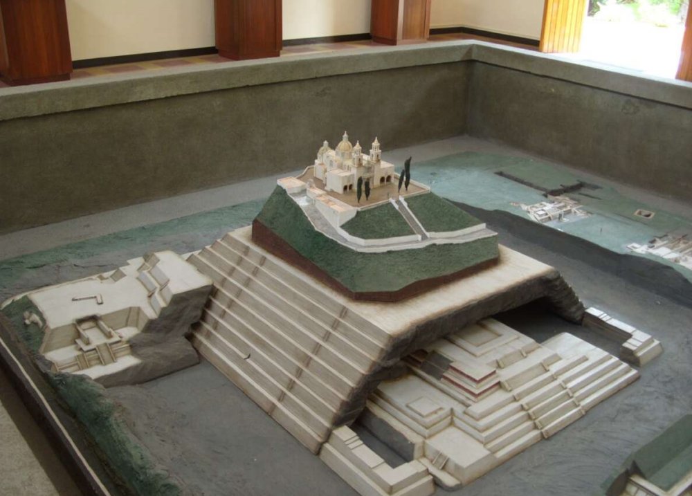 Reconstruction of the Cholula pyramid.