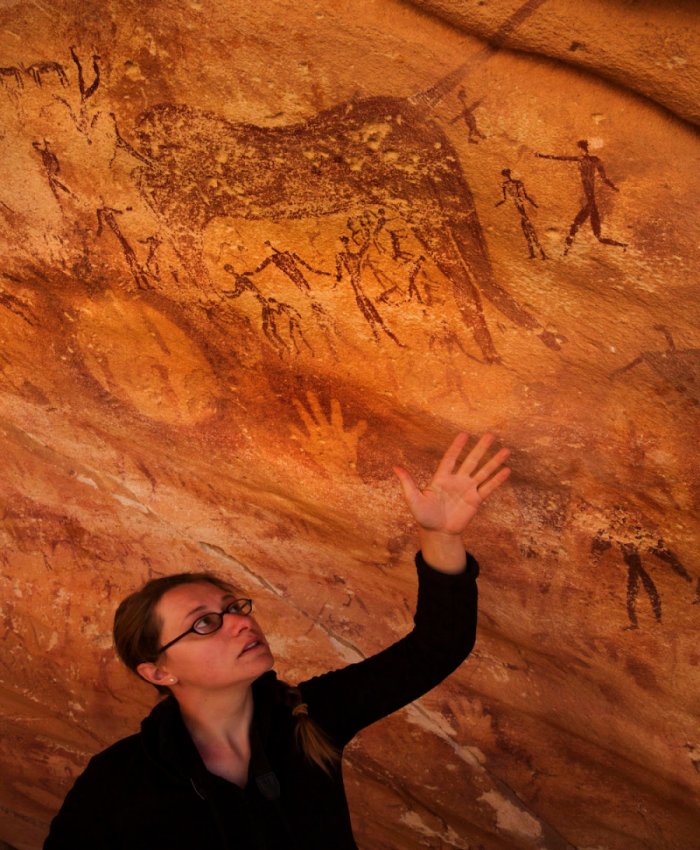Emmanuelle Honoré holds up her hand in the Wadi Sūra II cave, located in the Egyptian part of the Libyan Desert. Credit: Serge Sibert | COSMOS