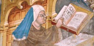 The eyeglasses became a symbol of wisdom, magic and even sanctity. Many medieval artists portrayed biblical personalities even most famous ones like Moses and the apostles wearing spectacles.