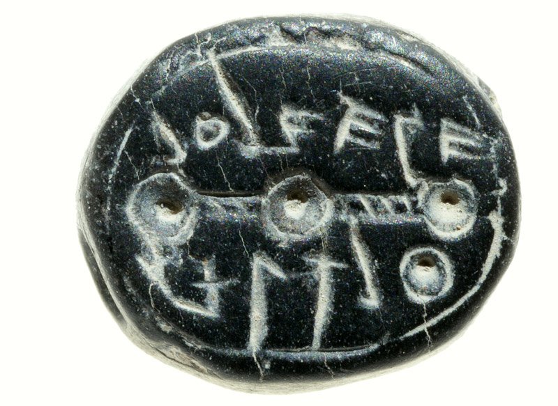 Seal bearing the inscription "to Elihana Bat Gael" Copyright: Clara Amit, courtesy Israel Antiquities Authority