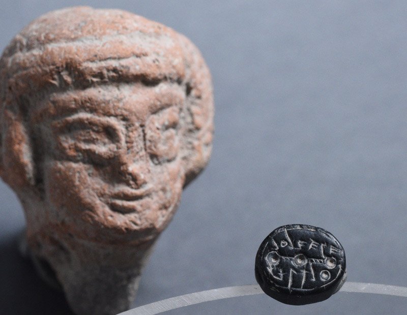 The Elihana seal and figurine of a woman from the First Temple period symbolizing fertility, also uncovered at the site Copyright: Clara Amit, courtesy Israel Antiquities Authority