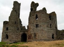 In the 1380s, the castle was further fortified, but it was besieged with cannon fire multiple times during the Wars of the Roses and finally, after these devastating experiences, fell into ruin. Credits: English Heritage