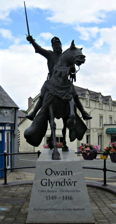 Statue of Owain Glyndwr in Corwen