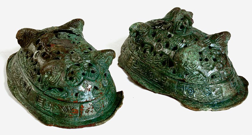EARLY ICELANDER A young woman now determined to have been one of Iceland’s earliest settlers was found in 1938 in a grave with various Viking-era objects, including this pair of brooches. IVAR BRYNJÓLFSSON/THE NATIONAL MUSEUM OF ICELAND