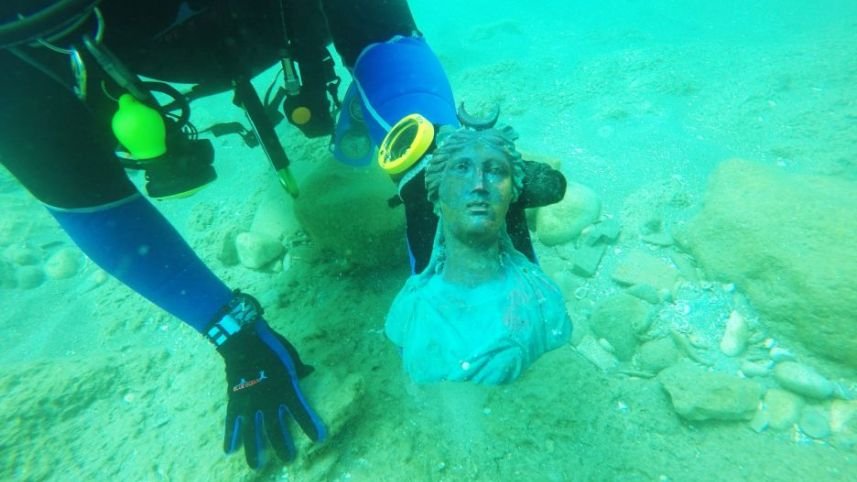 Ancient Roamn underwater treasure