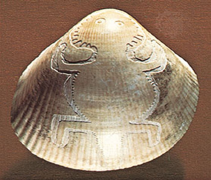 Hohokam culture: shell etched with horned toad motif. Credits: Arizona State Museum, Tucson