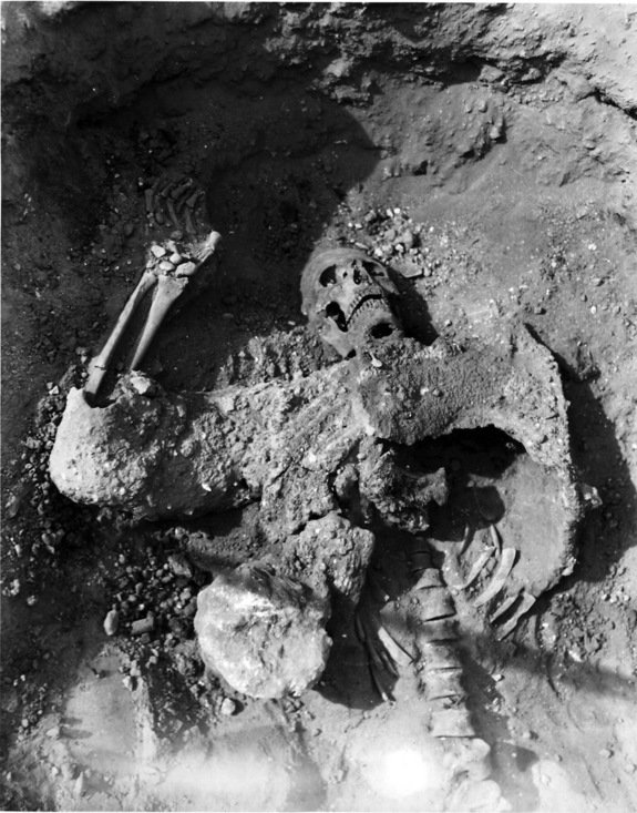 The skeleton of a Persian soldier found in the siege tunnels of Dura.