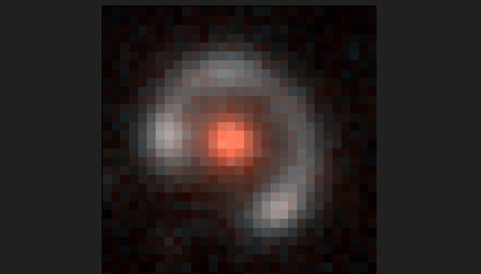 In this colour composite image, the central lensing galaxy is shown in red and the blue Einstein ring, the distorted image of a distant galaxy, is visible all around it. Credit: Bettinelli et al., DECam (Blanco 4-m telescope at CTIO)