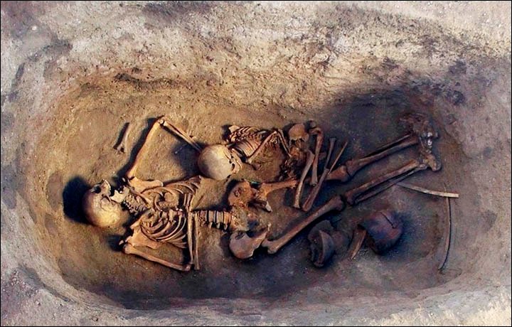 The burial site of the noblewoman, also containing the remains of a child, offers a wealth of clues about the life of ancient people of Okunev . Picture: IIMK RAS