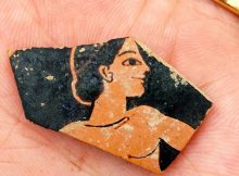 Fragment of red-figure pottery from the late 6th century BC, probably by Attic painter Paseas. Photo: SIA/EFAK/YPPOA