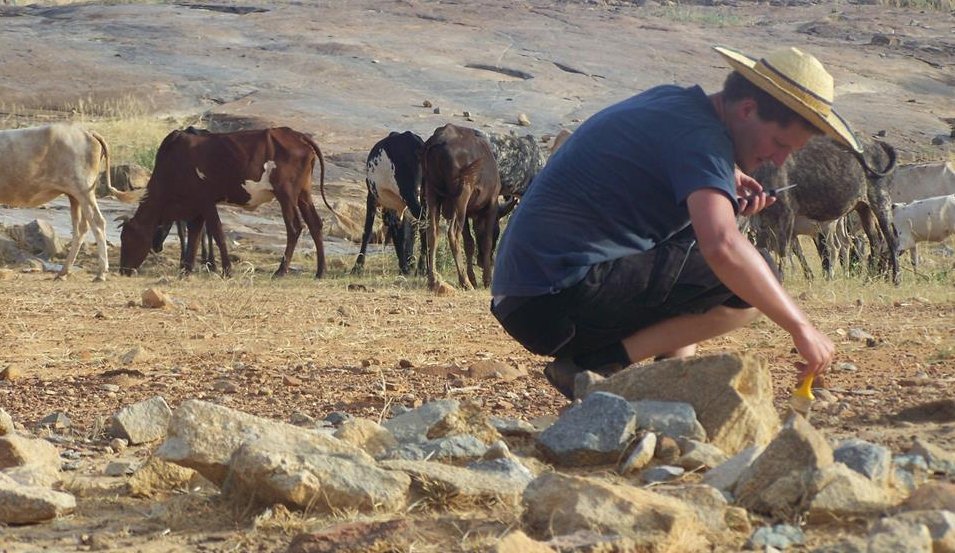 Research on the mound in Burkina Faso. Photo credit: Krzysztof Rak, Institute of Archaeology of the Jagiellonian University in Kraków