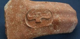 Stamped handle from Ramat Rahel in ancient Judea. The inscription reads “to be sent to the king / belonging to the king, Hebron” . CreditsOded Lipschits