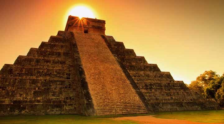 Pyramid Of Kukulkan At Chichen Itza