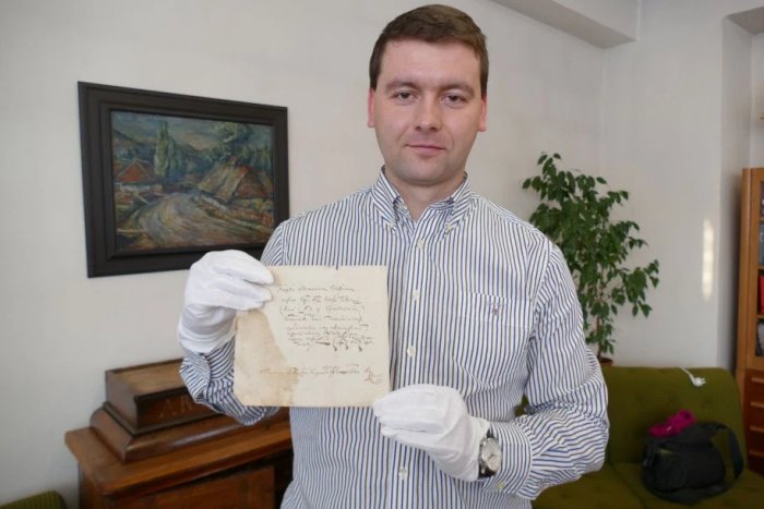 World’s Oldest Emoji Discovered In Slovakia – It Was Drawn By A Lawyer 382 Years Ago