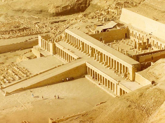 Deadly Ancient Secrets Of Queen Hatshepsut's Flacon