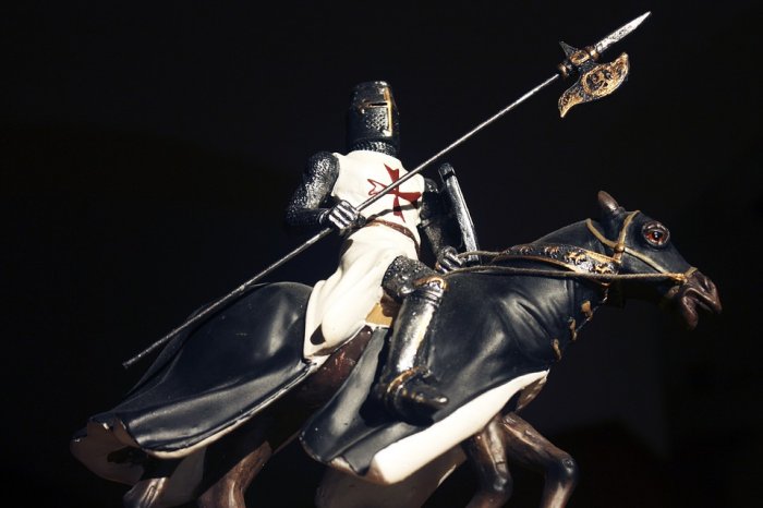 Ancient Secrets Of The Damascus Steel – Legendary Metal Used By Crusaders And Other Warriors