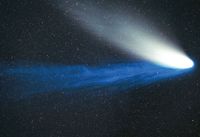Hale-Bopp was a comet that was visible in the night skies of Earth in early 1997. Credit: Gerald Rhemann