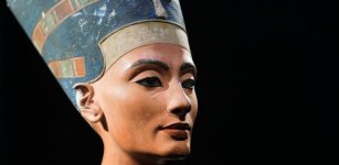 What Happened To The Mysterious And Beautiful Queen Nefertiti?