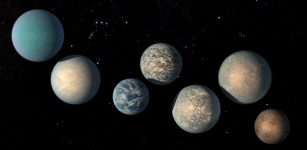 This illustration shows the seven Earth-size planets of TRAPPIST-1. The image does not show the planets' orbits to scale, but highlights possibilities for how the surfaces of these intriguing worlds might look. © NASA/JPL-Caltech