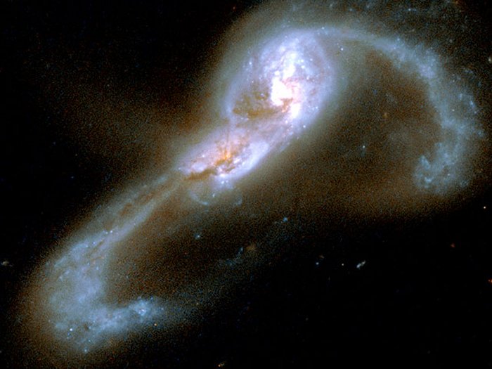 The colliding galaxy pair VV705. Astronomers have measured a set of merging galaxies to determine the relative contributions to luminosity from star formation versus from accretion around the supermassive black hole nucleus. For VV705, they find that nearly 75% of the luminosity comes from star formation. Credit: NASA/Hubble