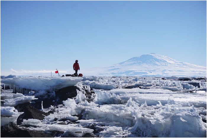 An ice shelf location that has lost its firn layer (location: McMurdo Ice Shelf, January 2017).